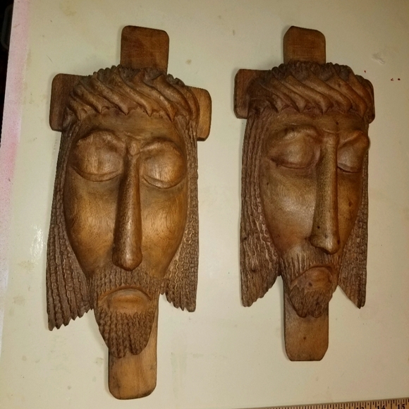 Pair HANDCARVED WOOD large JESUS HEADS wall plaques ARTIST SIGNED folk art - Picture 1 of 6